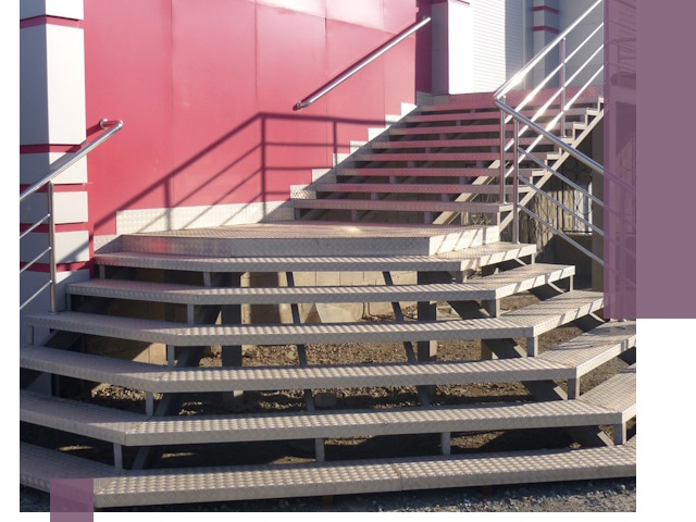 Лестницы для магазина в Дальнегорске — изготовление и монтаж