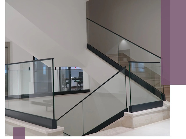 Стеклянные перила премиум-класса с установкой в Дальнегорске