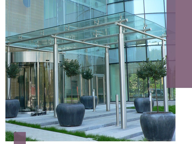 Навесы из стекла на заказ в Дальнегорске — монтаж и установка