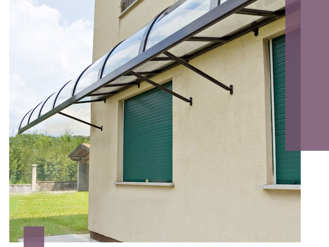 Козырьки над окнами в Дальнегорске — изготовление и монтаж по выгоде